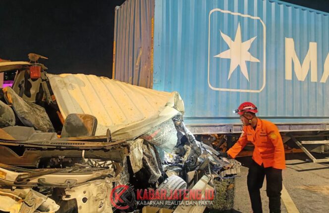 
					Kecelakaan Beruntun Libatkan Enam Kendaraan di Tol Dalam Kota Semarang, Satu Korban Luka Berat