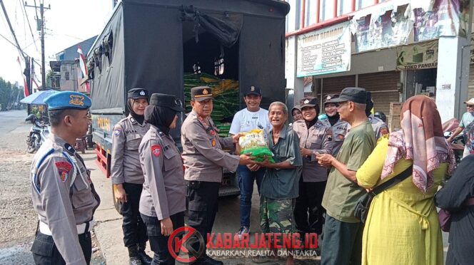
					Polres Jepara Bersama Bulog Gelar Operasi Pangan Murah, 3,5 Ton Beras Didistribusikan ke Warga Mayong dan Nalumsari
