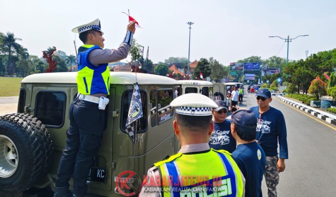 
					Semarakkan HUT ke-80 RI, Satlantas Polres Jepara Bagikan Bendera Merah Putih untuk Komunitas Otomotif