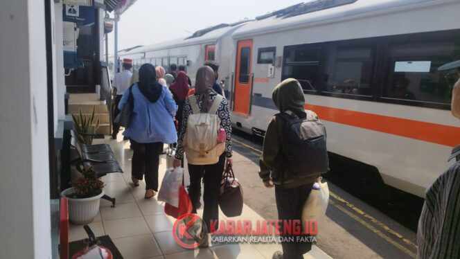 
					KA Argo Muria Mulai Berhenti di Stasiun Batang 15 Agustus 2025, KAI Daop 4 Imbau Cek Ulang Jadwal Keberangkatan
