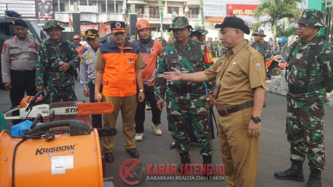 
					Dandim 0736/Batang Pimpin Apel Siaga Penanggulangan Bencana Alam