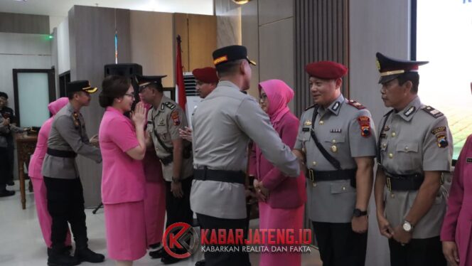 
					Sembilan Perwira di Polres Demak Resmi Berganti Jabatan