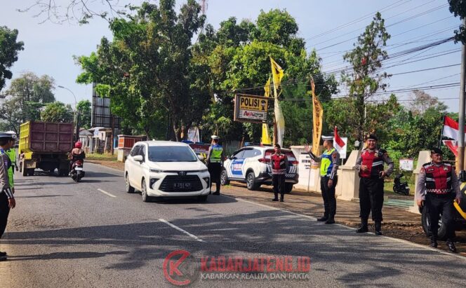 
					Polres Jepara Siagakan Ratusan Personel di Perbatasan, Antisipasi Warga Ikut Demo di Pati
