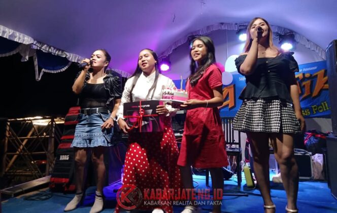 
					Meriah! Ultah ke-16 Deviani di Kafe Pelangi Pantai Clumik Dihibur Orkes Salsa Musik