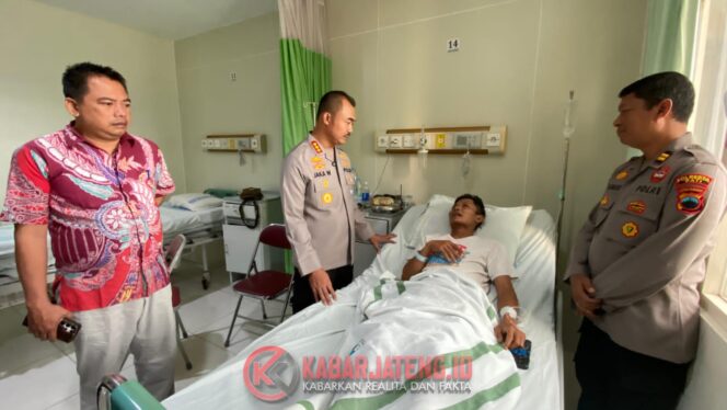 
					Kapolresta Pati Jenguk Korban Kerusuhan 13 Agustus di RSUD Soewondo