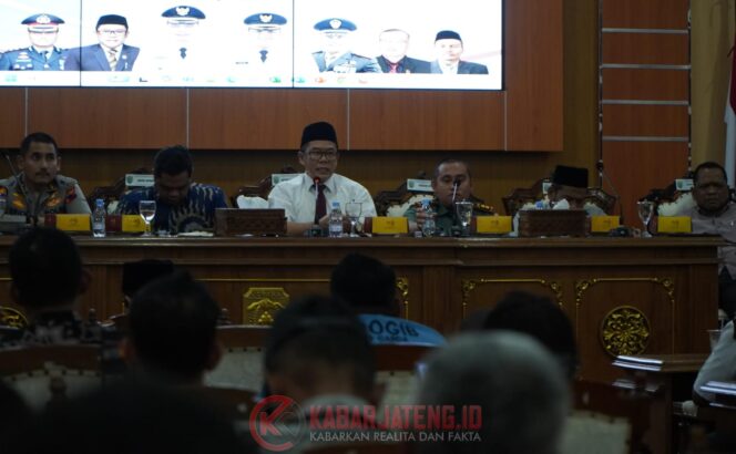 
					Forkopimda Jepara Gelar Rakor Bersama Tokoh Masyarakat dan Agama, Tegaskan Pentingnya Dialog untuk Stabilitas Sosial