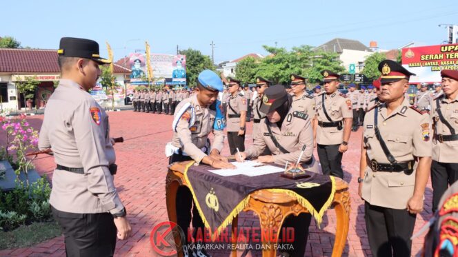 
					Sejumlah Pejabat Utama Polres Jepara Jalani Sertijab, Posisi Kasat hingga Kapolsek Berganti