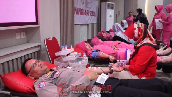 
					Polres Demak Gelar Donor Darah Sambut HUT Polwan ke-77 dan HKGB ke-73