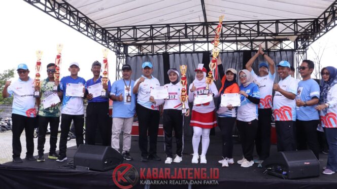 
					75 Regu Gerak Jalan Semarakkan HUT RI di Brebes