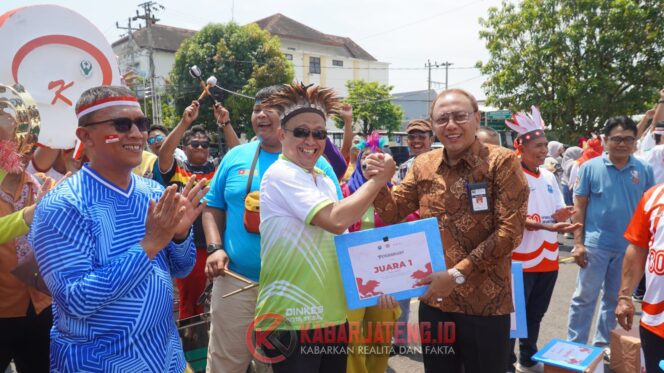 
					Wali Kota Serahkan Hadiah Gebyar Lomba antar OPD