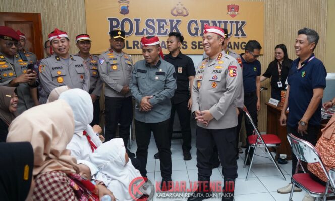 
					Alumni Akpol 1990 Gelar Bakti Sosial di Genuk, Wakapolri Beri Sapaan Hangat pada Anak-Anak