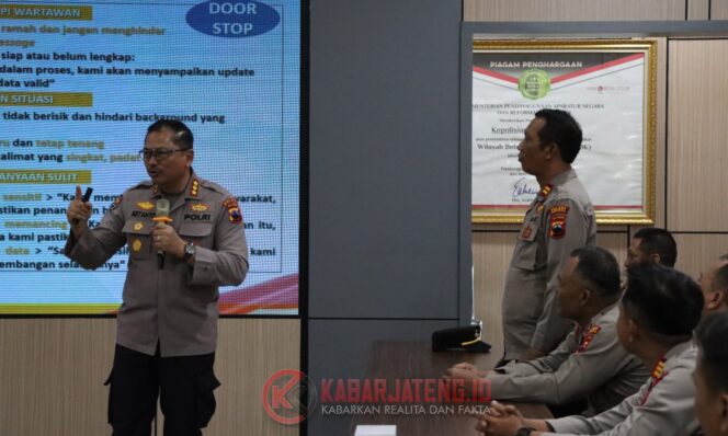 
					Polres Kendal Sosialisasikan Police Tube dan Latihan Public Speaking