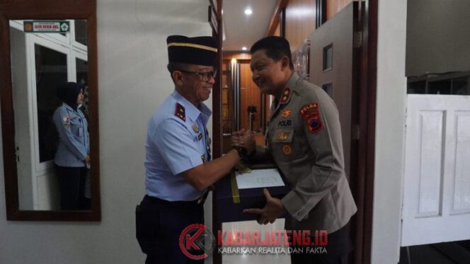 
					Kapolda Jateng Jalin Silaturahmi dengan Danlanud Adi Soemarmo