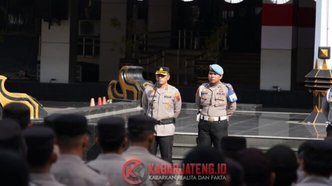 
					Polda Jateng Pastikan Pengamanan Humanis dalam Aksi Buruh di Depan Kantor Gubernur