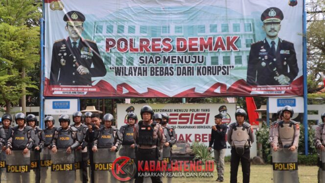
					Polres Demak Siagakan 100 Personel Dalmas untuk Antisipasi Aksi Unjuk Rasa