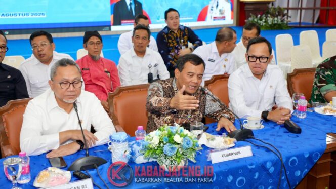 
					Gubernur Jateng Minta Kepala Daerah Perketat Pengawasan Program Makan Bergizi Gratis