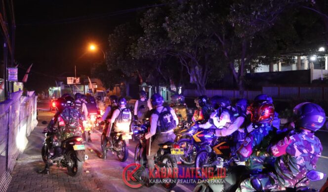 
					Polres Semarang Bersama TNI dan Pemkab Gelar Patroli Gabungan Jaga Kondusivitas Wilayah
