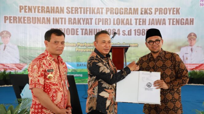 
					Pemprov Jateng Selenggarakan Kegiatan Penyelesaian dan Penyerahan Sertifikat Lahan Petani 