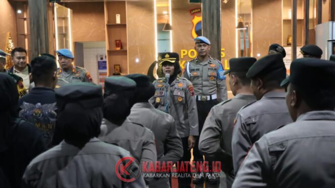 
					Polres Kendal Gelar Apel Siaga dan Patroli Skala Besar Jaga Kondusivitas Libur Nasional
