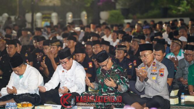 
					Polda Jateng Gelar Doa Bersama Peringati Maulid Nabi, Ajak Masyarakat Teladani Akhlak Rasulullah untuk Kedamaian Jawa Tengah