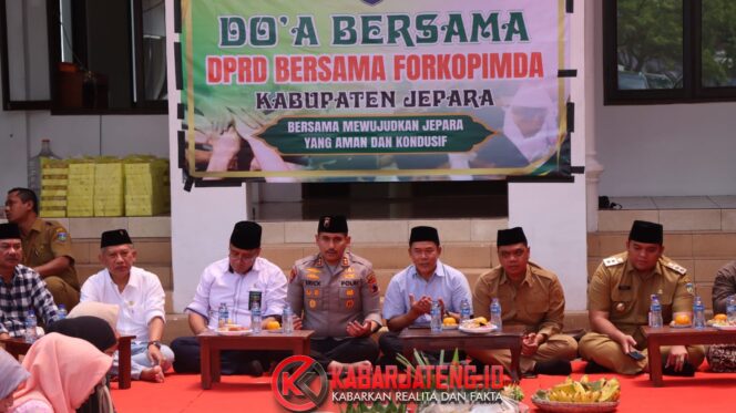 
					Kapolres Jepara Hadiri Doa Bersama DPRD dan Forkopimda, Perkuat Persatuan untuk Daerah Aman dan Kondusif