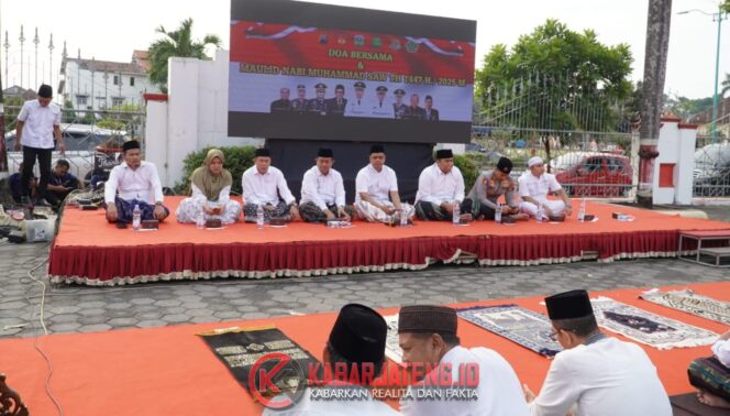 
					Jepara Berselawat dan Doa Bersama, Kapolres: Momentum Jaga Persatuan dan Kedamaian