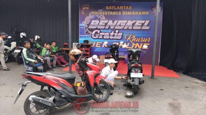 
					Satlantas Polrestabes Semarang Gelar Servis Gratis untuk Driver Ojol di Simpang Lima