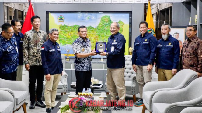 
					Gubernur Ahmad Luthfi Dorong Percepatan Optimalisasi 5.300 Sumur Minyak Rakyat