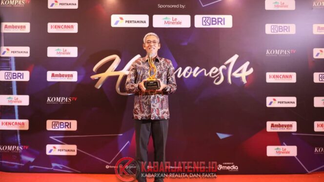 
					Jateng Raih Penghargaan Daerah Peduli Ketahanan Pangan, Sekda: Perlu Seimbangkan Peran Pangan dan Industri