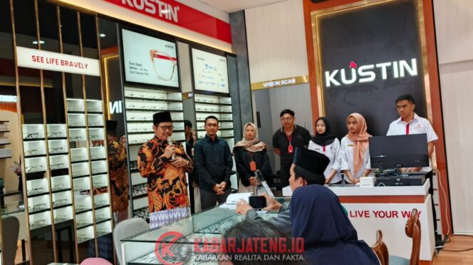 
					Optik Kustin Buka Cabang Mrican, Bagikan 400 Kacamata Gratis untuk Warga Semarang