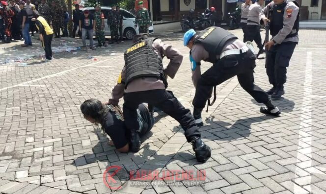 
					Polrestabes Semarang Gelar Latihan Sispam Mako, Tingkatkan Kesiapsiagaan Hadapi Situasi Darurat