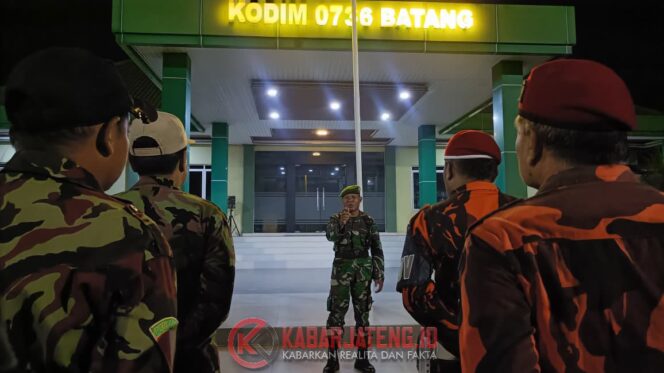 
					Kodim 0736/Batang Bersama Ormas Gelar Patroli Gabungan Jaga Kondusivitas Kota