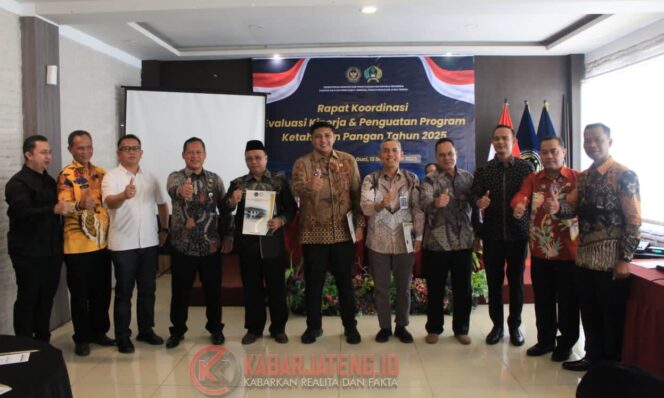 
					Bapas Kelas I Semarang Raih Dua Penghargaan pada Rakor Evaluasi Kinerja dan Penguatan Ketahanan Pangan di Tegal