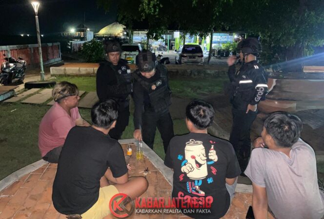 
					Tindaklanjuti Laporan Warga, Tim Siraju Polres Jepara Bubarkan Pesta Miras