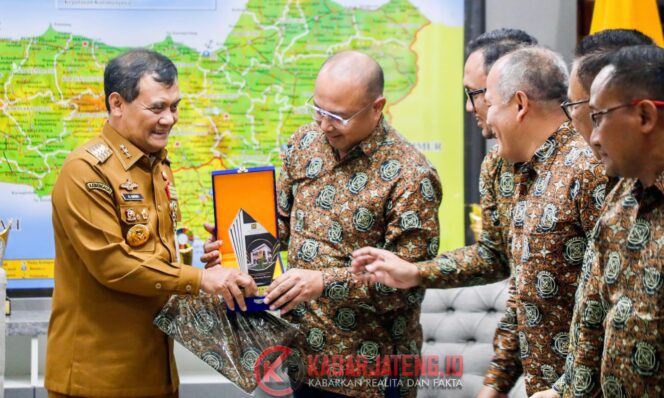 
					Ahmad Luthfi Dorong Percepatan Perizinan Program 3 Juta Rumah di Jateng