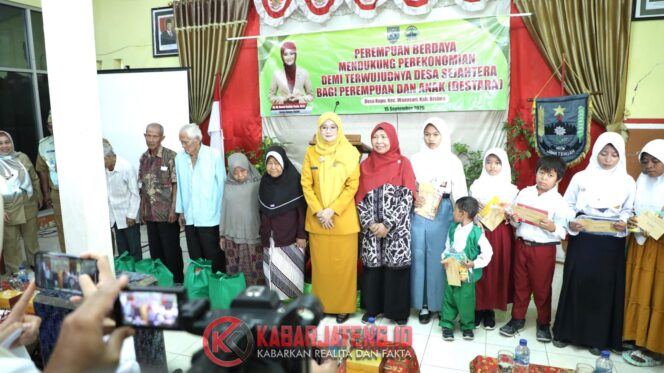 
					Perempuan Brebes Dilatih Olah Bawang Merah Jadi Bawang Crispy, Nawal Yasin Dorong Kemandirian Ekonomi