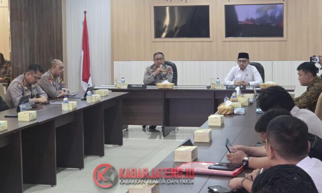 
					Polda Jateng Terima Kunjungan Kompolnas, Bahas Penanganan Aksi Unjuk Rasa dan Peristiwa di Semarang