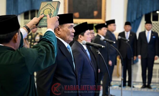 
					Presiden Prabowo Lantik Dua Menteri dan Tiga Wakil Menteri Baru Kabinet Merah Putih