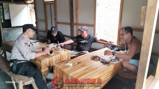 
					Ngopi Bareng Warga, Bhabinkamtibmas Jepara Ajak Masyarakat Jaga Kamtibmas