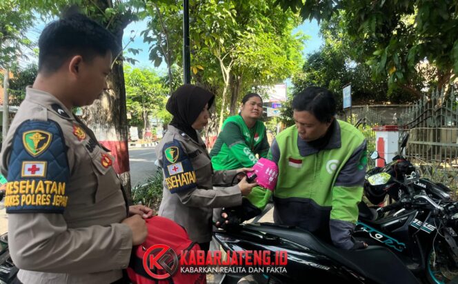 
					Patroli Kesehatan Polres Jepara, Warga Bisa Dapat Layanan Medis Gratis di Jalan