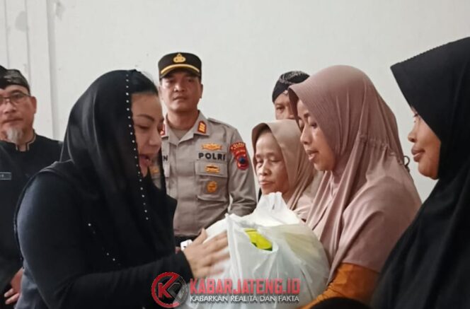 
					300 Warga Paguyangan di Luar PKH Terima Bantuan Program Wardoyo