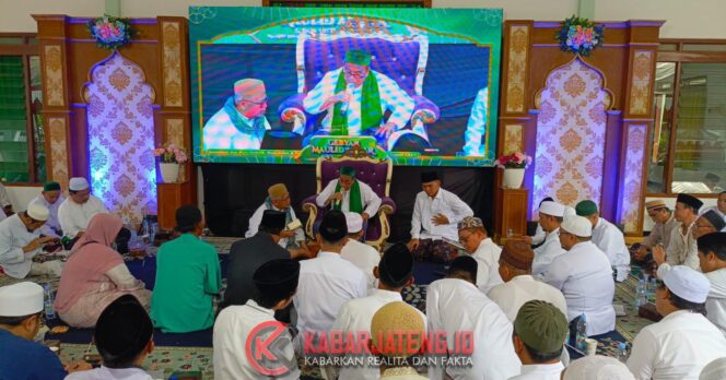 
					Ribuan Jamaah Padati Maulid Akbar di Masjid Jami’ Al Makmur Sinanggul Jepara