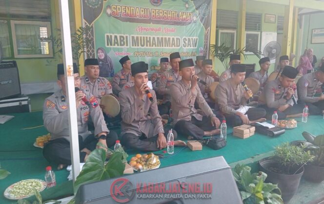 
					SMP Negeri 2 Dukuhwaru Peringati Maulid Nabi 1447 H dengan Hadroh dan Tausiyah dari Polres Tegal