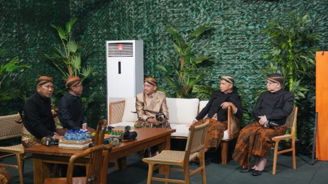 
					Kakanwil BPN Jateng Hadiri Seremoni Kekancingan dan Tanda Kinurmatan di Pura Mangkunegaran