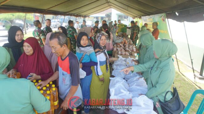 
					Ringankan Beban Ekonomi Warga, Kodim 0736/Batang Gelar Pasar Murah