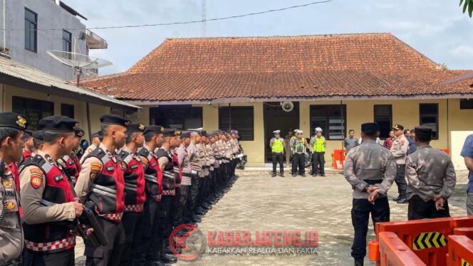 
					Polres Brebes Gelar Apel Siaga di Bumiayu, Perkuat Antisipasi Gangguan Kamtibmas