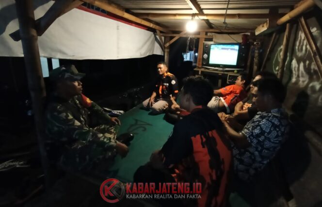 
					Danramil Subah Bersama Babinsa dan Ormas Kontrol Ronda Malam di Desa Wuni