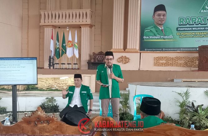 
					Waka Bidang Kesehatan pw GP Ansor Jateng sekaligus ketua LKA Jateng, dr. Muhammad Hayyi Wildani saat memberikan pemaparan 