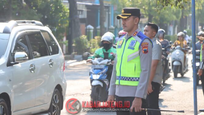 
					Polres Demak Intensifkan Pengaturan Lalu Lintas Pagi, Tekan Potensi Macet dan Kecelakaan