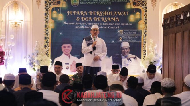 
					Jepara Berselawat di Bangsri, Ribuan Warga Penuhi Masjid Annuur